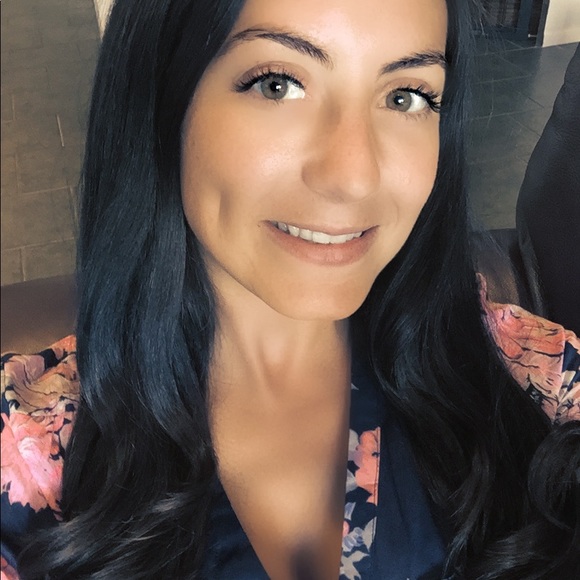 Meet your Posher! - Picture 2 of 8